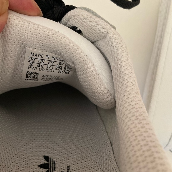 Adidas Superstar Athletic Shoes Size 5 - Picture 11 of 13